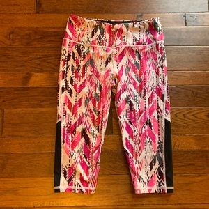 Victoria’s Secret Sport Pink Cropped Leggings Size Medium